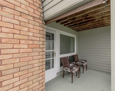 400 Echo Lane - Photo Thumbnail 12