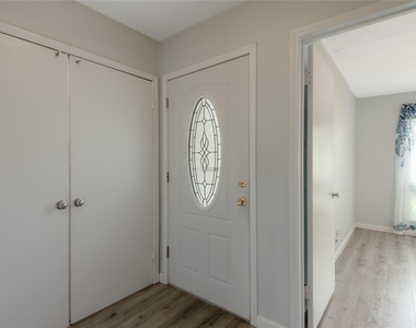 400 Echo Lane - Photo Thumbnail 18