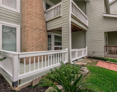 400 Echo Lane - Photo Thumbnail 14
