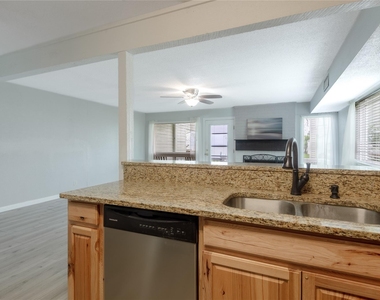 400 Echo Lane - Photo Thumbnail 10