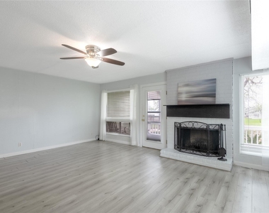400 Echo Lane - Photo Thumbnail 7