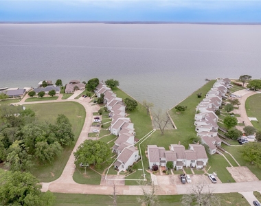 400 Echo Lane - Photo Thumbnail 3