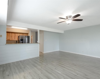 400 Echo Lane - Photo Thumbnail 8