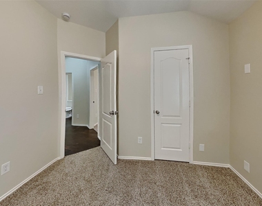 21542 Kings Bend Drive - Photo Thumbnail 10