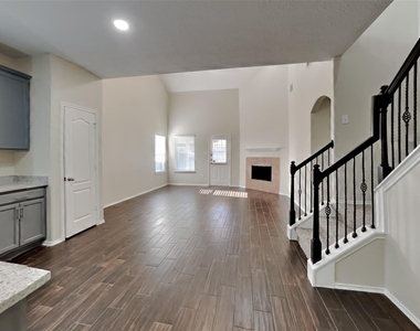 21542 Kings Bend Drive - Photo Thumbnail 4