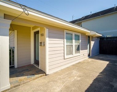 906 W 9th Street - Photo Thumbnail 3
