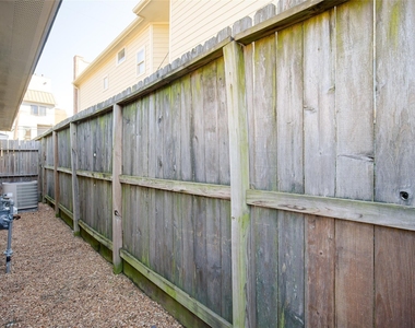 906 W 9th Street - Photo Thumbnail 5