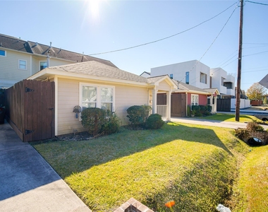 906 W 9th Street - Photo Thumbnail 2
