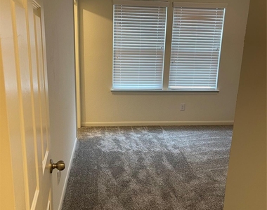 26147 Parkman Grove Drive - Photo Thumbnail 14