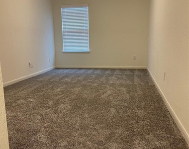 26147 Parkman Grove Drive - Photo Thumbnail 13