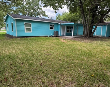 619 Avenue B - Photo Thumbnail 15