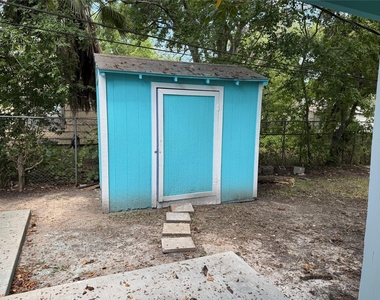 619 Avenue B - Photo Thumbnail 16