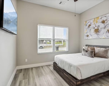 2502 Sam Wilson Street - Photo Thumbnail 9