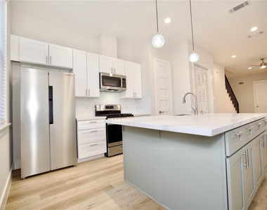 4003 Yale St - Photo Thumbnail 2