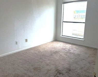 2826 S Bartell Drive - Photo Thumbnail 6