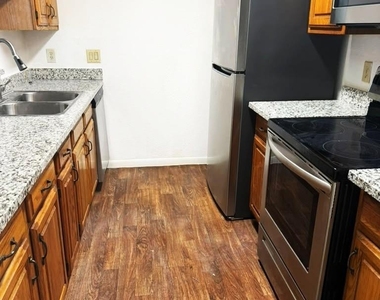 2826 S Bartell Drive - Photo Thumbnail 3