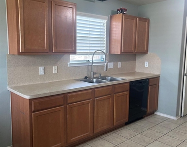 4419 Amaryllis Avenue - Photo Thumbnail 5