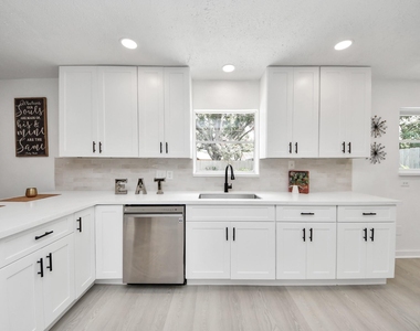 5619 Duxbury Street - Photo Thumbnail 20