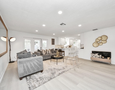5619 Duxbury Street - Photo Thumbnail 11