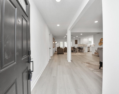 5619 Duxbury Street - Photo Thumbnail 8