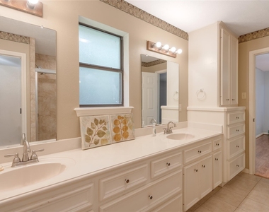 2232 Azalea Circle - Photo Thumbnail 8