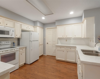 2232 Azalea Circle - Photo Thumbnail 21
