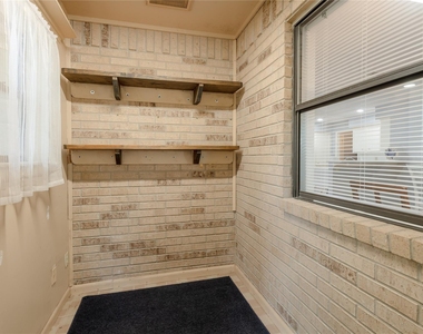 2232 Azalea Circle - Photo Thumbnail 10