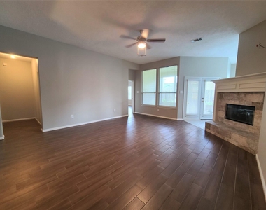 18818 Harbor Key Circle - Photo Thumbnail 3