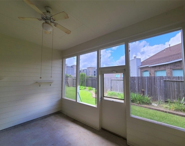18818 Harbor Key Circle - Photo Thumbnail 18