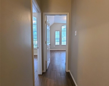 18818 Harbor Key Circle - Photo Thumbnail 7