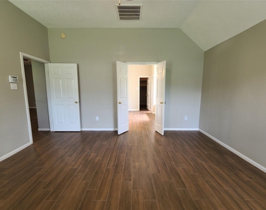 18818 Harbor Key Circle - Photo Thumbnail 23