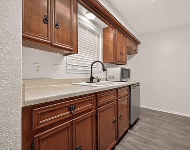 29210 Binefield Street - Photo Thumbnail 9