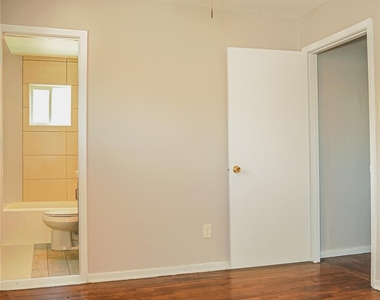 1407 Carroll Oliver Way - Photo Thumbnail 6