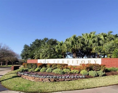 635 Presley Way - Photo Thumbnail 26