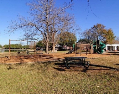 635 Presley Way - Photo Thumbnail 24