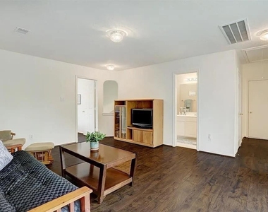 635 Presley Way - Photo Thumbnail 16