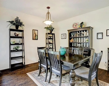 635 Presley Way - Photo Thumbnail 6