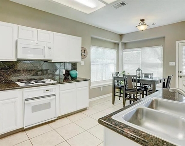 635 Presley Way - Photo Thumbnail 9