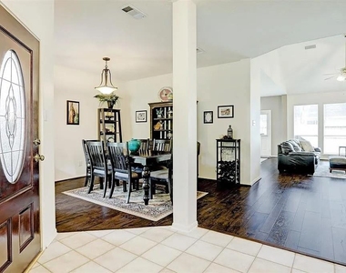 635 Presley Way - Photo Thumbnail 3
