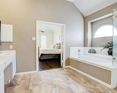 635 Presley Way - Photo Thumbnail 13