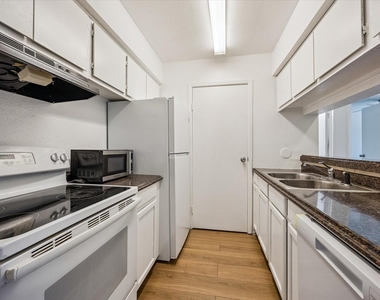 768 Memorial Mews Street - Photo Thumbnail 3