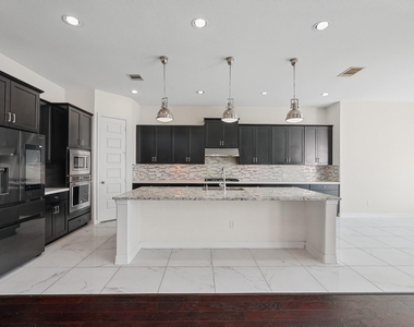 10467 Lake Palmetto Drive - Photo Thumbnail 13