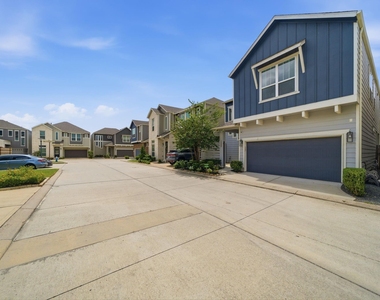 10009 Granary Drive - Photo Thumbnail 14
