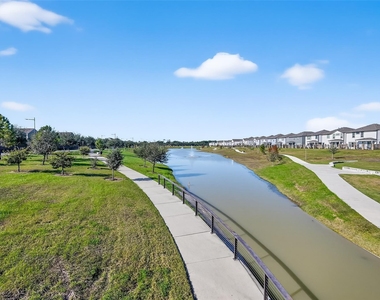 10009 Granary Drive - Photo Thumbnail 16