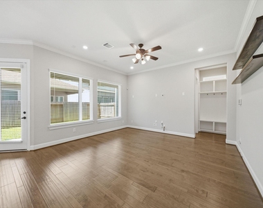10009 Granary Drive - Photo Thumbnail 2