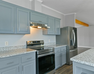2431 Bay Oaks Harbor Drive - Photo Thumbnail 8