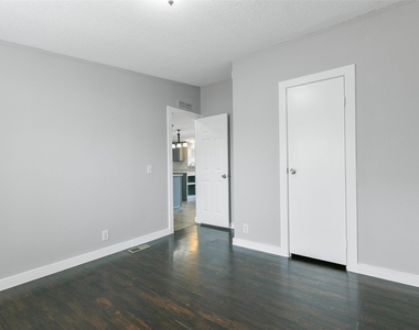 2431 Bay Oaks Harbor Drive - Photo Thumbnail 25