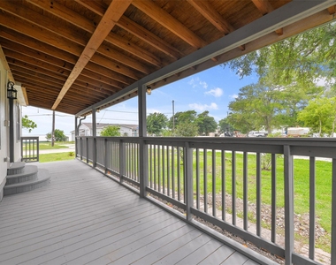 2431 Bay Oaks Harbor Drive - Photo Thumbnail 3