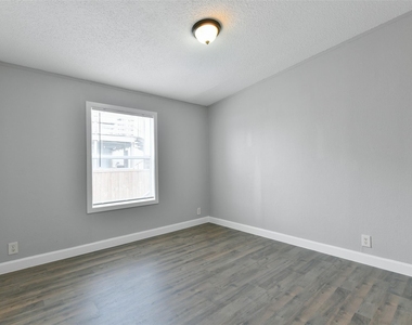 2431 Bay Oaks Harbor Drive - Photo Thumbnail 21