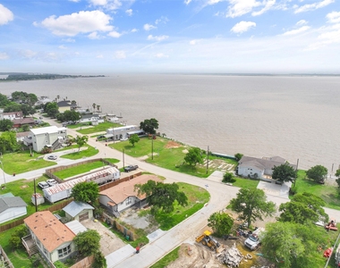 2431 Bay Oaks Harbor Drive - Photo Thumbnail 29